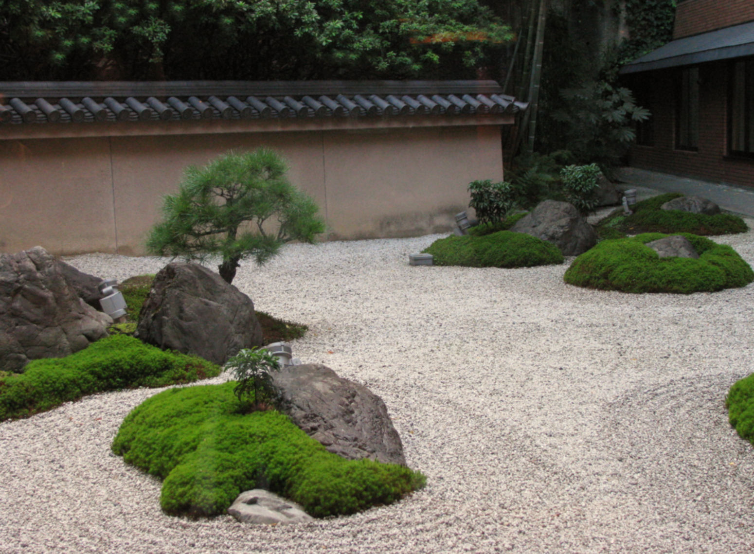 Сад камней в стиле хай-тек