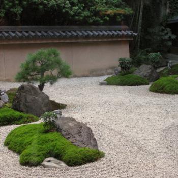 Сад камней в стиле хай-тек